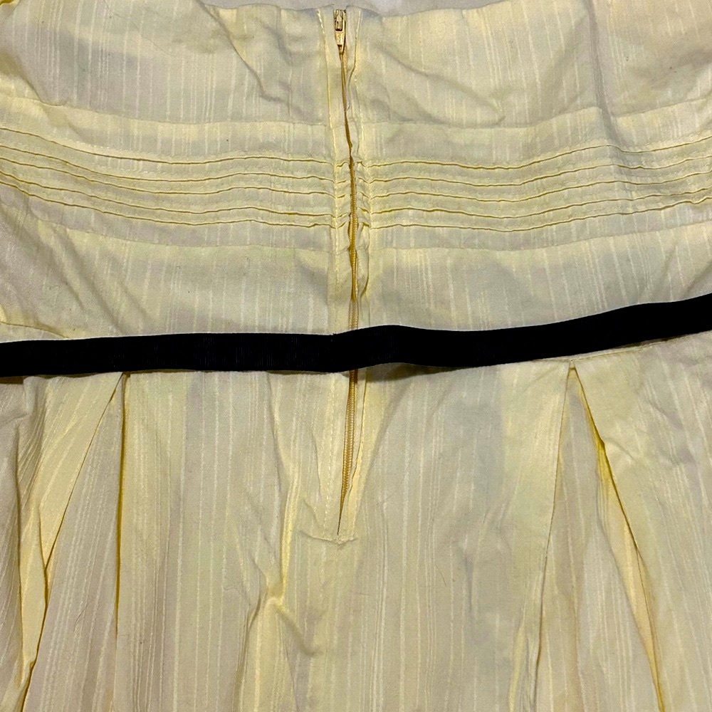 Vintage Y2K Strapless Sundress w/ a Fit-&-Flare Silhouette in Butter Yellow - Picture 4 of 6